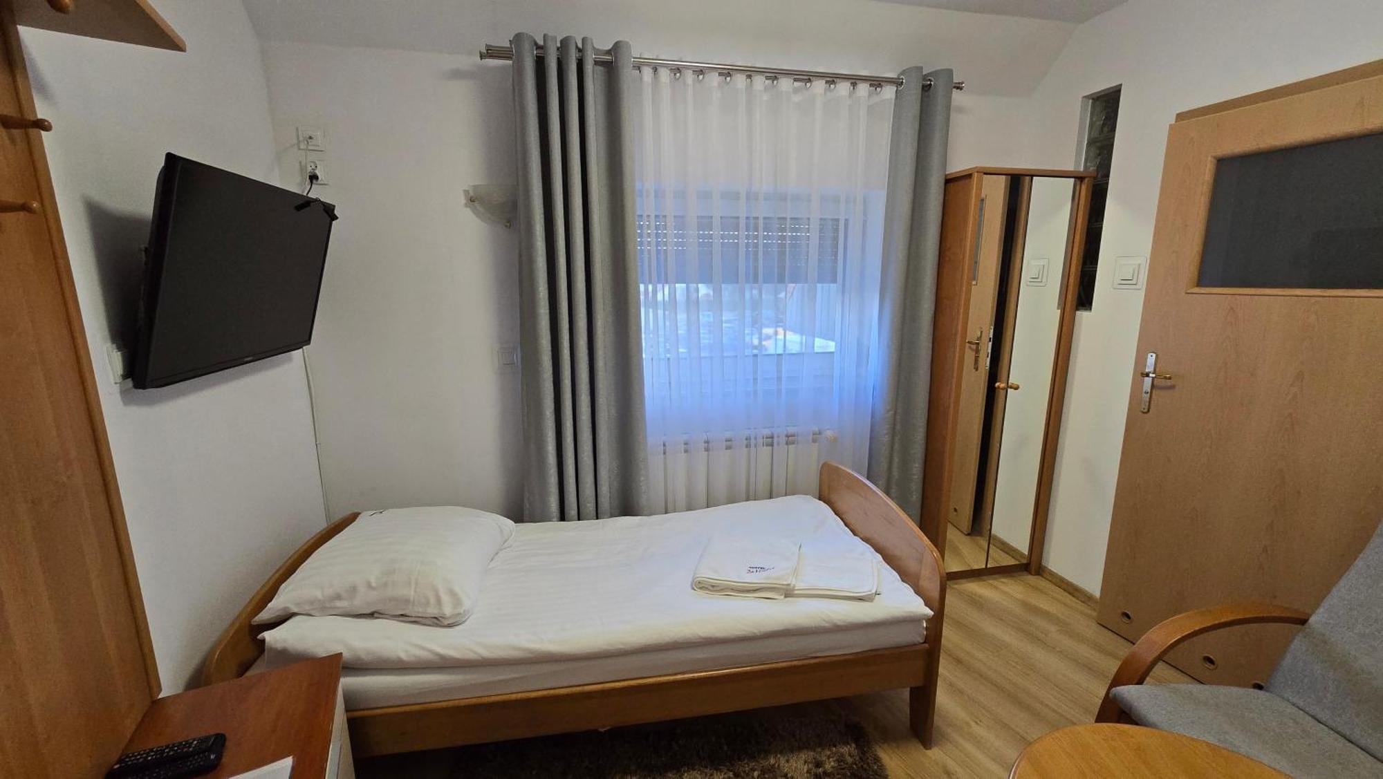 Motel Za Miedza Bralin Eksteriør bilde